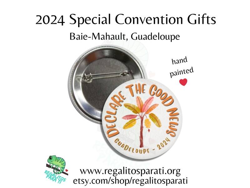Pin back button with a hand painted banana tree and the text "Declare the Good News Guadeloupe 2024"